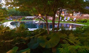 Traditional-Ferienhütte, 2 Schlafzimmer, Kamin, Poolblick | Ausblick vom Zimmer