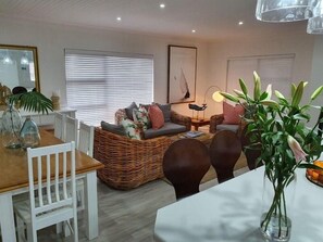 Comfort House, 4 Bedrooms | Living area