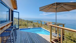 Outdoor pool, sun loungers - Earth Wind and Ocean 33 (Wilderness)