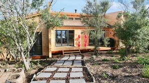 Exterior - Earth Wind and Ocean 33 (Wilderness)