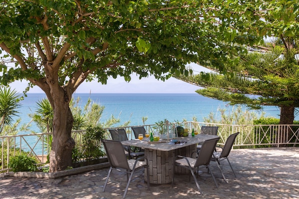Terrace/patio - Yialos Villa (Corfu)