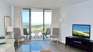 콘도, 킹사이즈침대 1개 (Breezy beachfront condo with unmatche) | 거실 공간