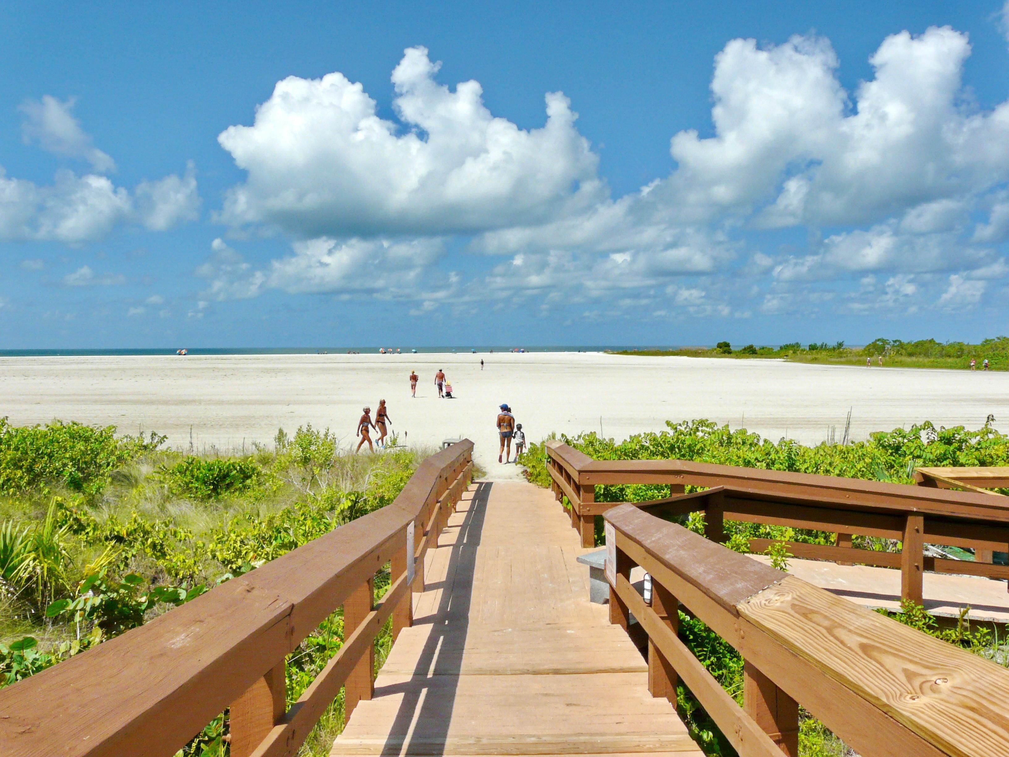 Apartment, 1 King-Bett (Breezy beachfront condo with unmatche) | Strand