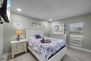 Condo, 1 Queen Bed (Peaceful condo with pool and steps to)