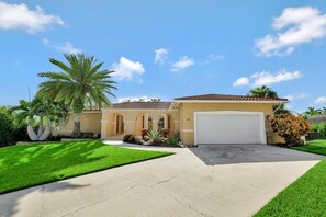 House, Multiple Beds (601 Lewis Court) | Exterior