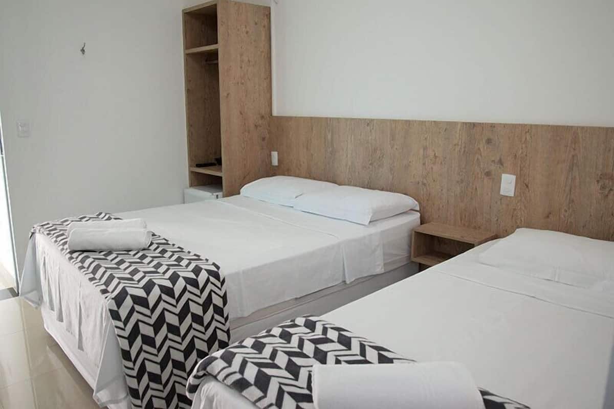 Minibar, wifi gratis y ropa de cama