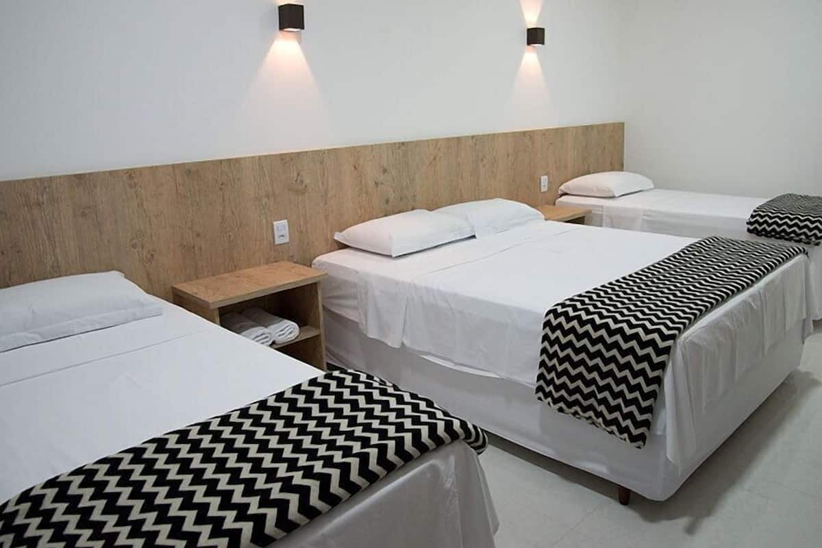 Minibar, wifi gratis y ropa de cama