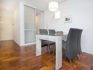Standard Apartment | In-room dining