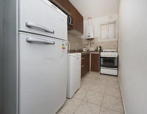 Standard Apartment | Private kitchen | Full-size fridge, microwave, oven, stovetop