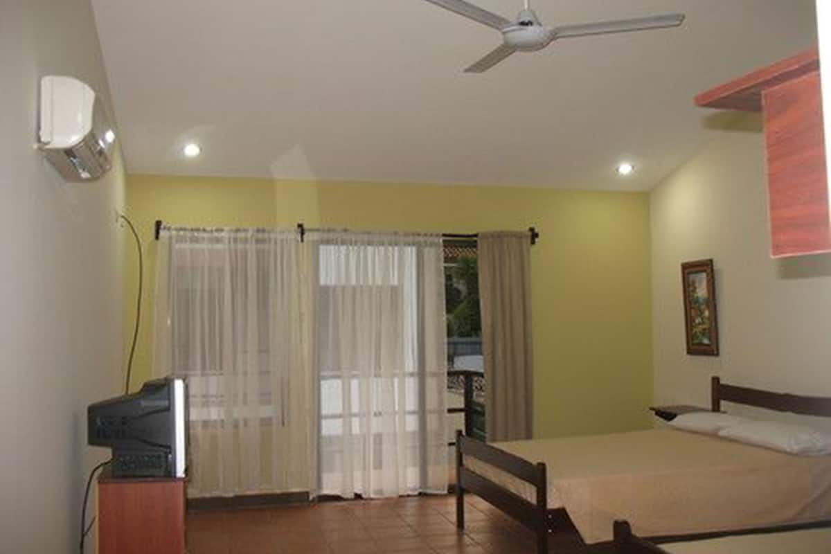 Superior Studio Suite, Garden View | WiFi (free)