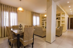 Apartment | Living area | Flat-screen TV