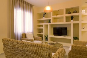 Apartamento | Sala de estar | Una televisión de pantalla plana