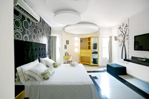 Suite | Premium bedding, in-room safe, iron/ironing board, free WiFi