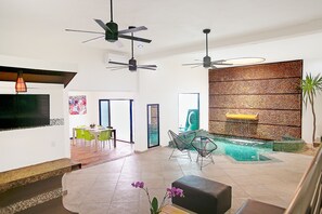 A spacious living area with a pool, ceiling fans, and modern furniture. - Casa Kaoba Hotel & Suites (Playa del Carmen)