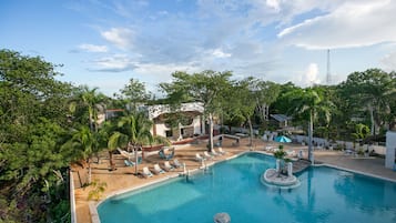 Kolam renang outdoor