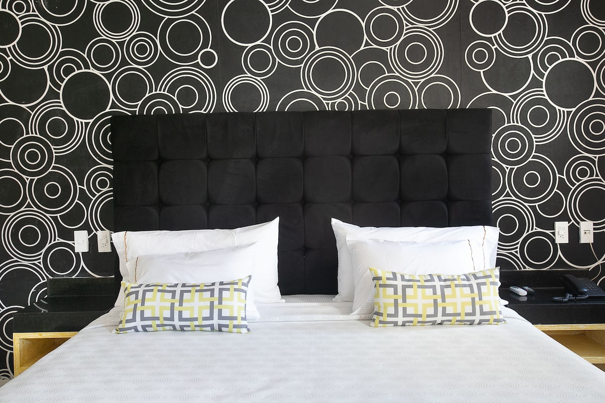 Suite | Premium bedding, in-room safe, iron/ironing board (on request)
