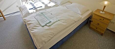 2 habitaciones, escritorio, wifi y ropa de cama