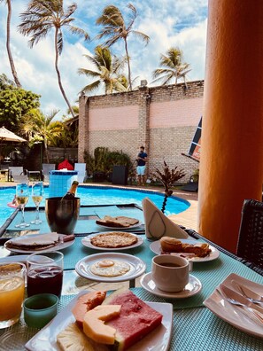 Free daily buffet breakfast
