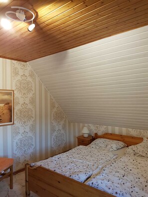 1 bedroom, bed sheets