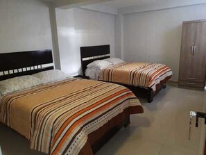 2 عدّة غرف نوم وخزنة داخل الغرفة وتجهيزات عازلة للصوت وواي فاي مجانًا