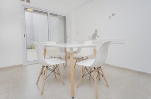Standard Apartment | In-room dining