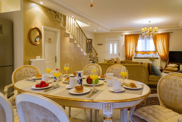 Maison, 3 chambres | Restauration dans la chambre