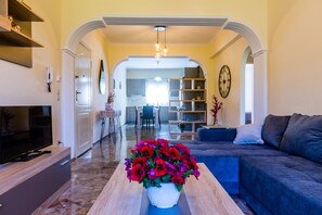 Apartment | Living area | Flat-screen TV