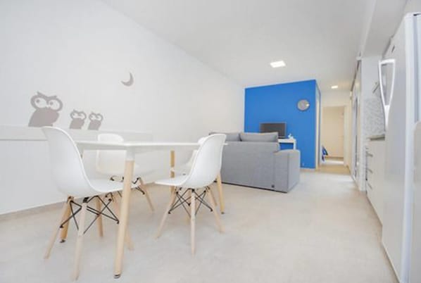 Apartamento standard | Opções para refeição no quarto