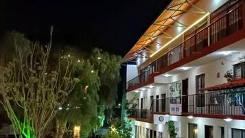 Edredón, tabla de planchar con plancha, camas extra y wifi gratis