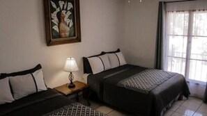 H1 SUITE MASTER DOBLE QUEEN | Down duvets, iron/ironing board, rollaway beds, free WiFi - Hotel Quinta Arantxa (Ezequiel Montes)