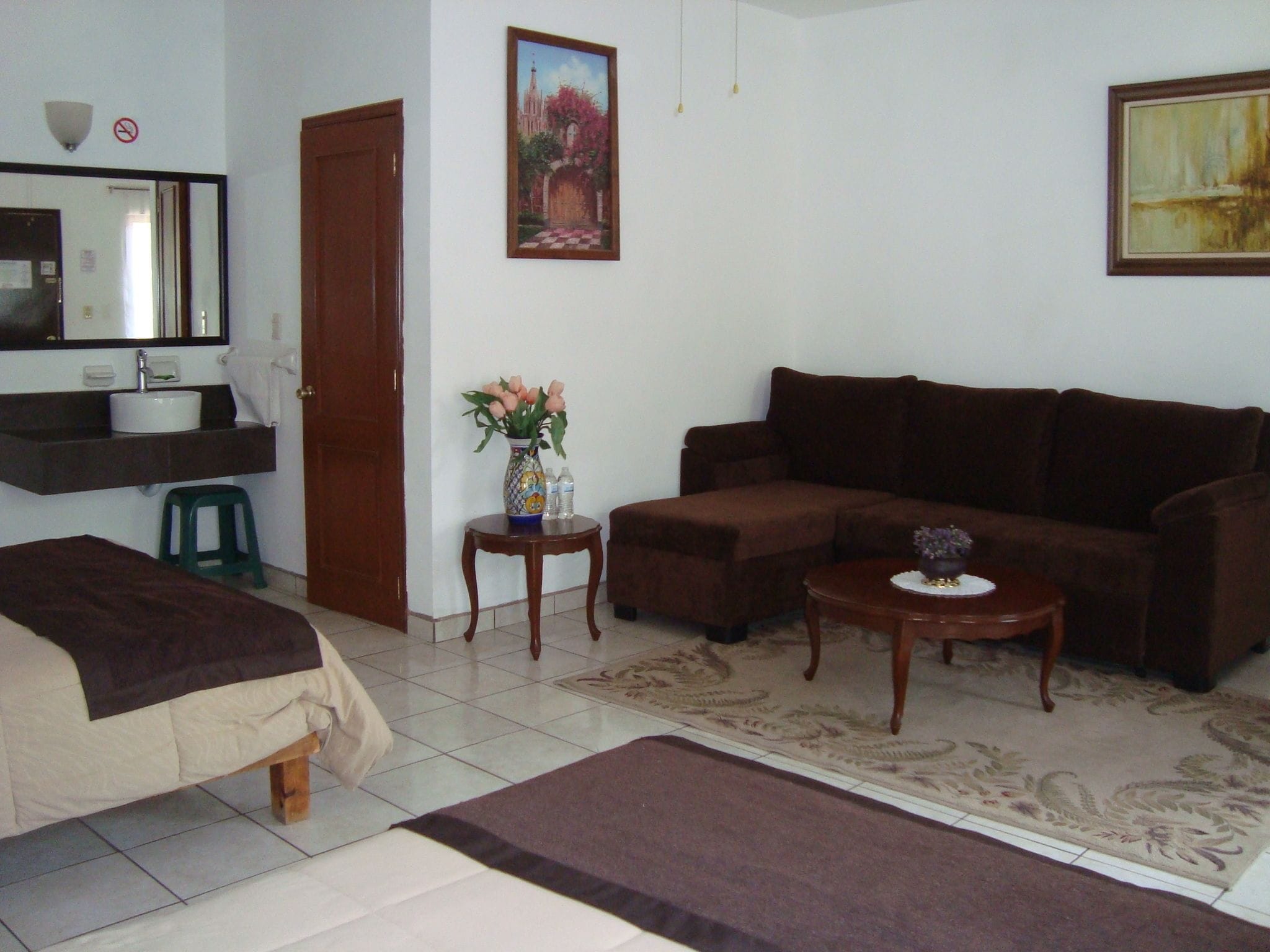 H23 SUITE JUNIOR DOBLE MATRIMONIAL | Edredón, tabla de planchar con plancha, camas extra y wifi gratis 