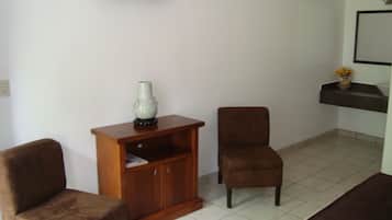 H6 ESTANDAR KING | Edredón, tabla de planchar con plancha, camas extra y wifi gratis