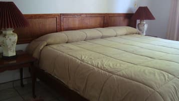 H6 ESTANDAR KING | Down duvets, iron/ironing board, rollaway beds, free WiFi