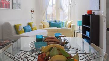 City Apartment, 1 Bedroom, Ground Floor | In-room dining