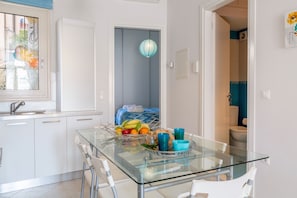 City-Apartment, 1 Schlafzimmer, Erdgeschoss | Essbereich im Zimmer