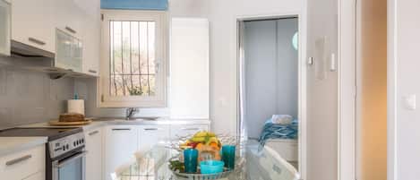 City Apartment, 1 Bedroom, Ground Floor | Private kitchen | Freezer