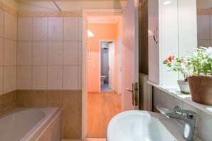 Apartment, 2 Bedrooms | Bathroom | Shower, towels, soap, shampoo - Sidewalk Apartment (Corfu)
