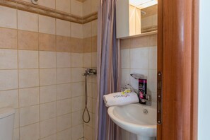 Apartment, 1 Bedroom | Bathroom sink