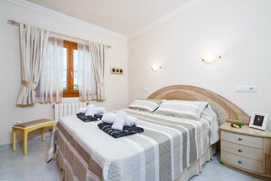 4 slaapkamers, een strijkplank/strijkijzer, wifi, beddengoed