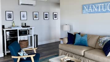 Casa de campo superior, 1 cama King e sofá-cama, para não fumantes (Nantucket) | Área de estar | TV de tela plana, Netflix