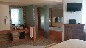 Minibar, truy cập Internet không dây miễn phí, bộ trải giường 