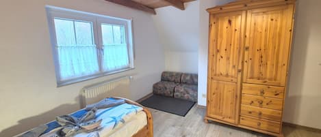2 chambres, fer et planche à repasser, lit de bébé portatif, Wi-Fi