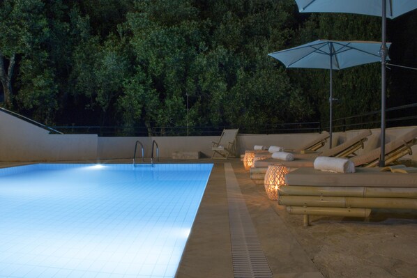 Seasonal outdoor pool, pool loungers - Villa Penelope (Corfu)