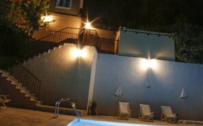Seasonal outdoor pool, pool umbrellas, sun loungers - Nafsika villa (Corfu)