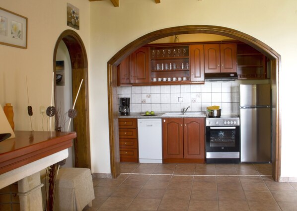 Villa | Cuisine privée | Grand réfrigérateur, micro-ondes, four, plaque de cuisson