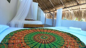 Habitación triple estándar, varias camas | Sábanas de algodón egipcio y ropa de cama de alta calidad