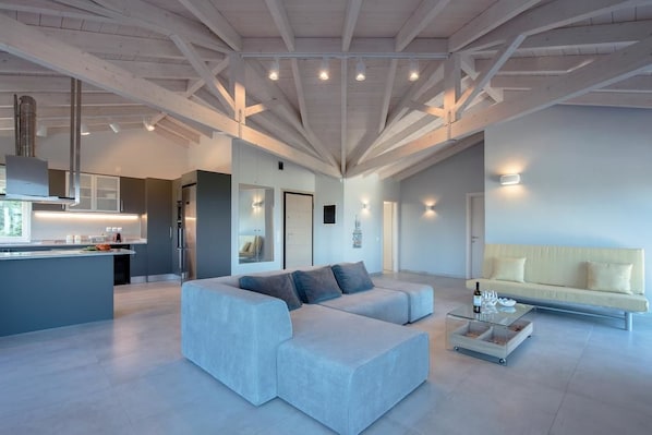 Deluxe Apartment, 2 Bedrooms, Terrace, Sea View | Living area
