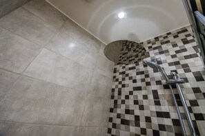 Bathroom shower - Srecko Exclusive Apartment (Belgrade)