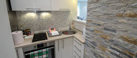 Căn hộ, quang cảnh vườn | Bếp riêng | Tủ lạnh, lò nướng, bếp nấu, ấm điện