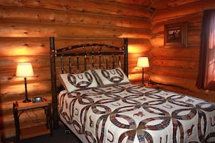 Traditional Cabin, Mountain View | 2 bedrooms, free WiFi, bed sheets